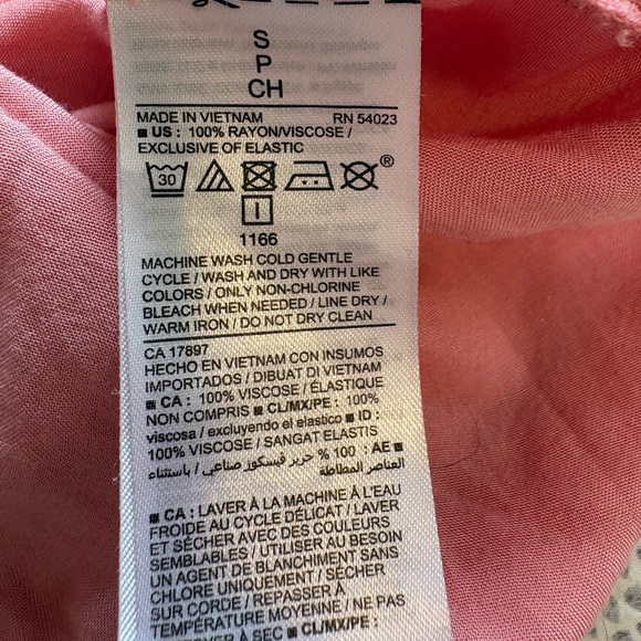 Old Navy Light Pink Short Sleeve Top size small - Picture 4 of 4